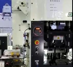 高速（sù）夾式送料機衝床壓視頻